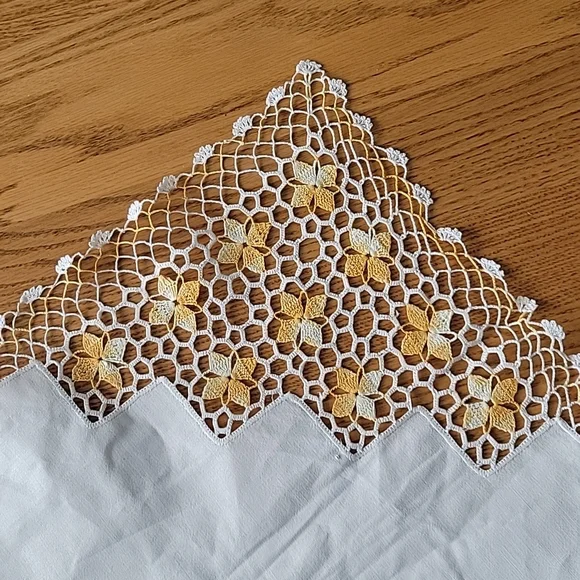 Handmade tablecloth - Picture 5 of 7